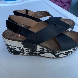 Clarks soft cushion black and white wedges